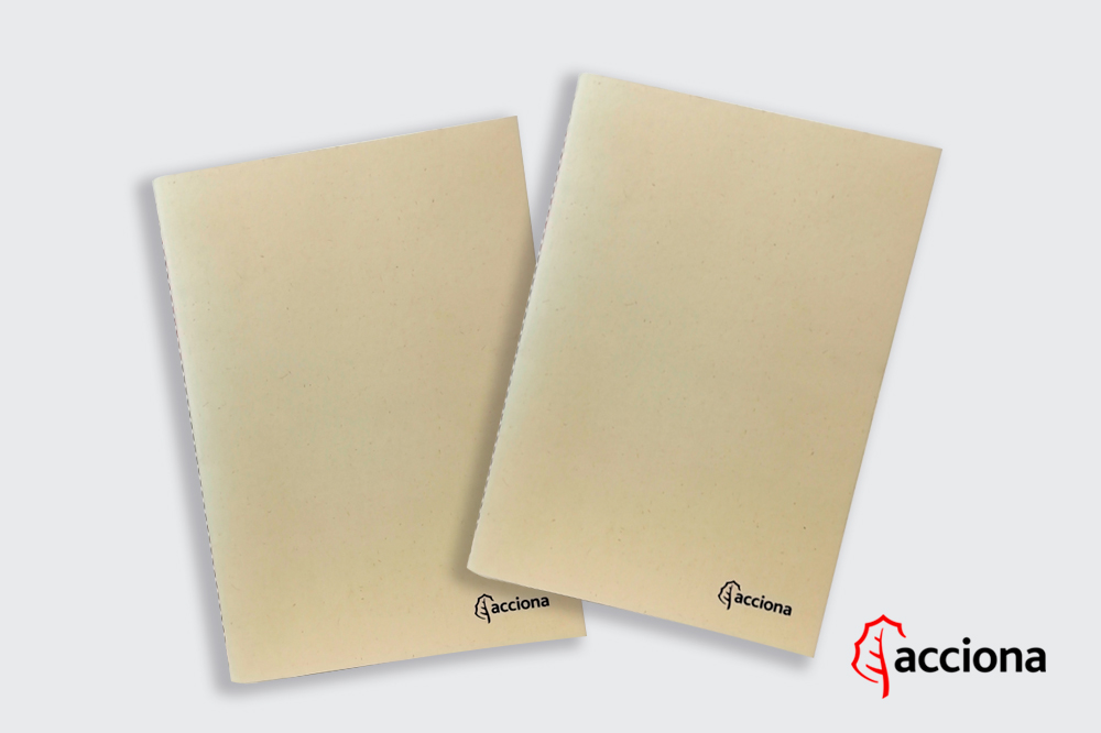 Costura singer de cuadernos personalizados.